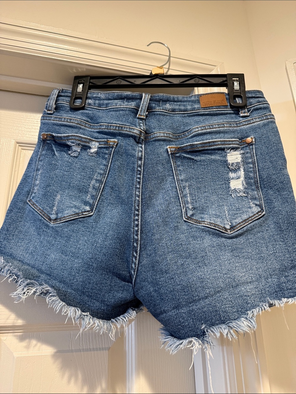 Judy Blue Distressed Denim Shorts Rainbow Sunburst Embroidery 3” Inseam 29 waist - Picture 5 of 16